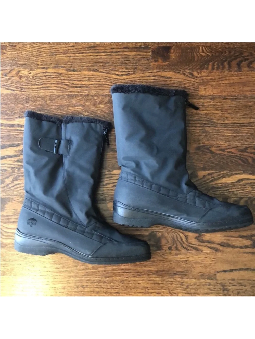 Totes Women’s Winter Furry Black Waterproof Outdoor Boots Size 10